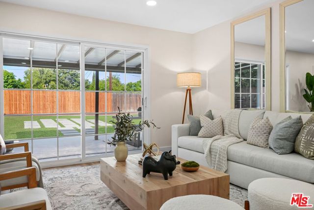 6520 Debs Avenue, West Hills CA: https://media.crmls.org/mediaz/ec4a158b-589a-4e67-996f-9fadb57836ab.jpg