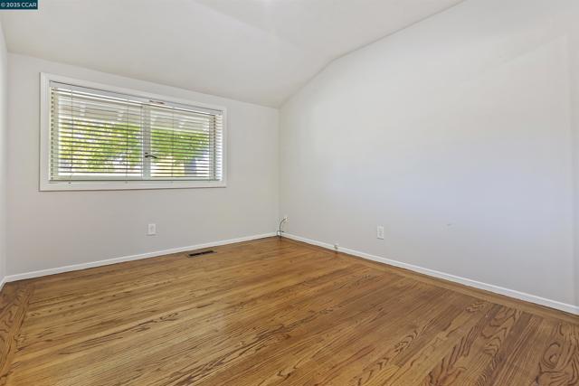 33 Sullivan Dr, Moraga CA: https://media.crmls.org/mediaz/ec4a56f3-5d98-48f2-a7c6-e3ea42c7a02d.jpg