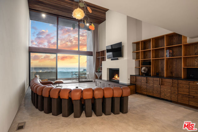 3817 Ocean Front Walk, Marina del Rey CA: https://media.crmls.org/mediaz/ec4ab613-969f-4852-83af-3968398eb362.jpg