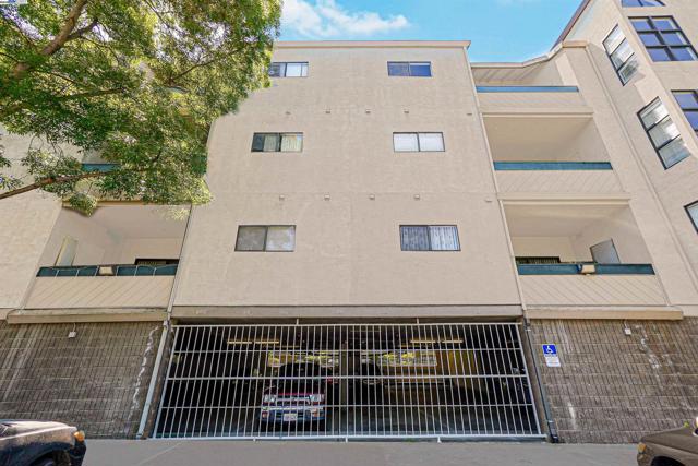 1280 Stanhope Ln, Hayward CA: https://media.crmls.org/mediaz/ec4b3aed-56b0-40f9-83c1-5cd3e59f8f18.jpg