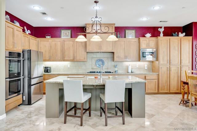 10659 Paseo Allegria Ave, San Diego CA: https://media.crmls.org/mediaz/ec4ba0d9-b942-41b6-b031-240eb4fd13b0.jpg