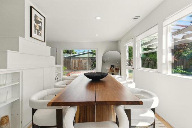 341 Linfield Drive, Menlo Park CA: https://media.crmls.org/mediaz/ec4c2288-199a-425e-a71b-7712a06205ed.jpg