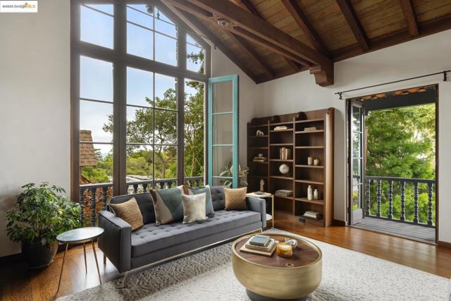 2583 Buena Vista Way, Berkeley CA: https://media.crmls.org/mediaz/ec4c6305-315b-478b-932d-65663d2d1d04.jpg