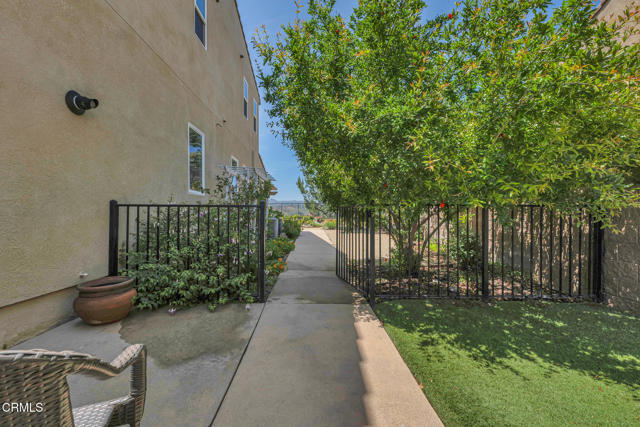 20752 Veneto Way, Porter Ranch CA: https://media.crmls.org/mediaz/ec4ca7ca-1fcc-4856-b3c4-e0624c81ec24.jpg