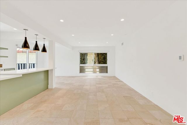 210 S Hamilton Drive, Beverly Hills CA: https://media.crmls.org/mediaz/ec4d124d-fec3-4baf-96d8-796e6ce13f00.jpg