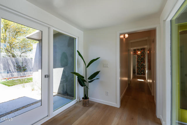 2839 N Davis Way, Palm Springs CA: https://media.crmls.org/mediaz/ec4d1d0b-cb05-4ee5-903a-3af70db35576.jpg