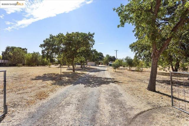 5665 Victoria LN, Livermore CA: https://media.crmls.org/mediaz/ec4dd690-6c0d-46d9-9114-3c005b493f18.jpg