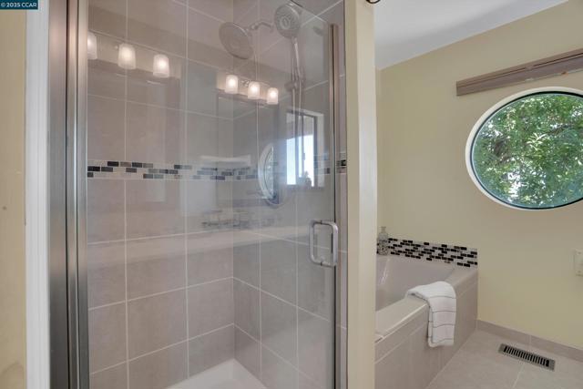 1027 W Arlington Way, Martinez CA: https://media.crmls.org/mediaz/ec4e7fe5-0a67-4b86-afda-84597dd25b3f.jpg