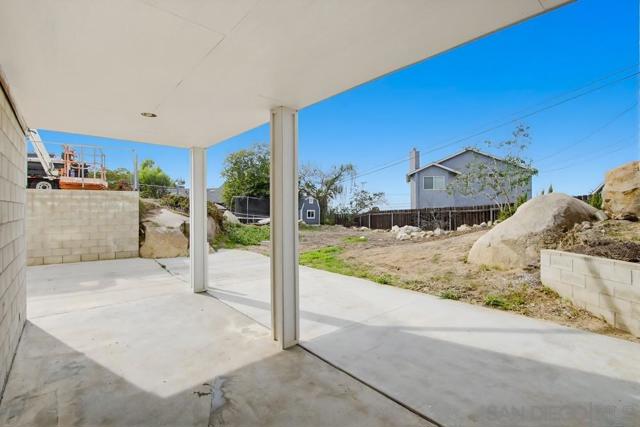 131 Scenic Dr, El Cajon CA: https://media.crmls.org/mediaz/ec4eab58-b465-48e6-9443-51250051e4ee.jpg