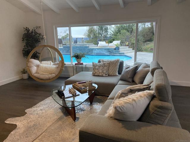 455 Glenncrest Dr, Solana Beach CA: https://media.crmls.org/mediaz/ec4ef6a5-14c4-47e7-82fa-6040ad5aff20.jpg