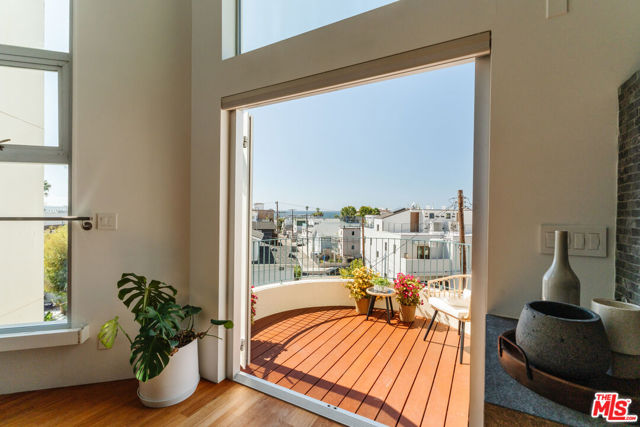 255 Main Street, Venice CA: https://media.crmls.org/mediaz/ec4f5f9f-523f-4f1f-b3d3-fa783e41f9fb.jpg