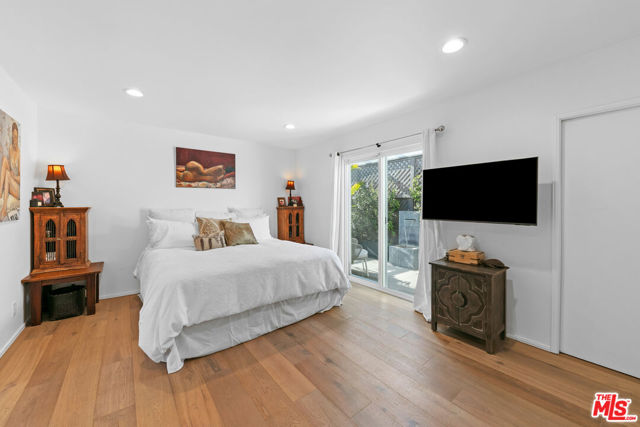 29500 Heathercliff Road, Malibu CA: https://media.crmls.org/mediaz/ec4fbc0f-0d6e-4509-9290-7d4541115f38.jpg