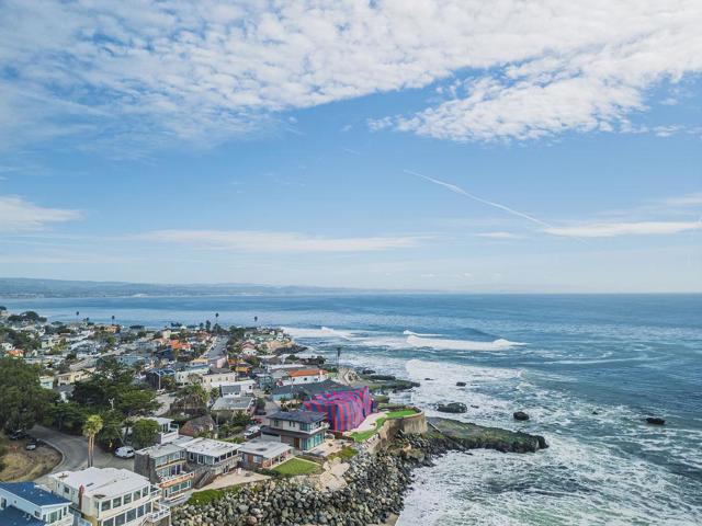 22818 E Cliff Drive, Santa Cruz CA: https://media.crmls.org/mediaz/ec4fd6c0-cf87-4e63-b20c-d7fb14305c59.jpg