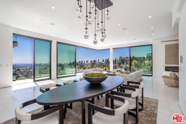 9406 Lloydcrest Drive, Beverly Hills CA: https://media.crmls.org/mediaz/ec5110c8-03bb-405e-89bc-561ad3bfebc5.jpg