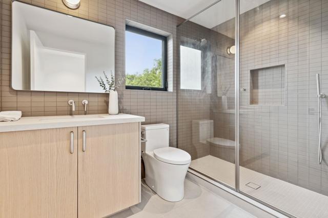 Image 29 of 58 For 2052 Montgomery Avenue