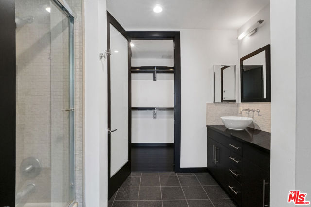 655 S Hope Street, Los Angeles CA: https://media.crmls.org/mediaz/ec51437b-e23e-4632-a620-f31d78fab046.jpg
