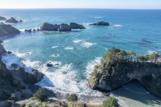 5520 S Highway 1,  CA: https://media.crmls.org/mediaz/ec514407-efce-4b20-af56-fc638c7ed308.jpg