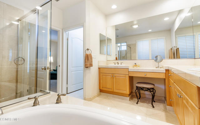20769 Lugano Way, Porter Ranch CA: https://media.crmls.org/mediaz/ec51ab4a-0745-451d-b174-7e334a1ec622.jpg