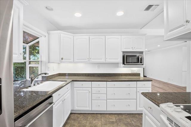 183 Sandberg Street photo 13
