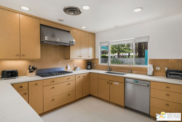 780 S Palo Verde Avenue, Palm Springs CA: https://media.crmls.org/mediaz/ec526812-543c-4039-907d-384938528608.jpg