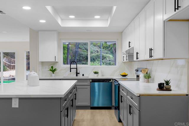 Detail Gallery Image 8 of 33 For 1602 Towell Ln, Escondido,  CA 92029 - 5 Beds | 3 Baths