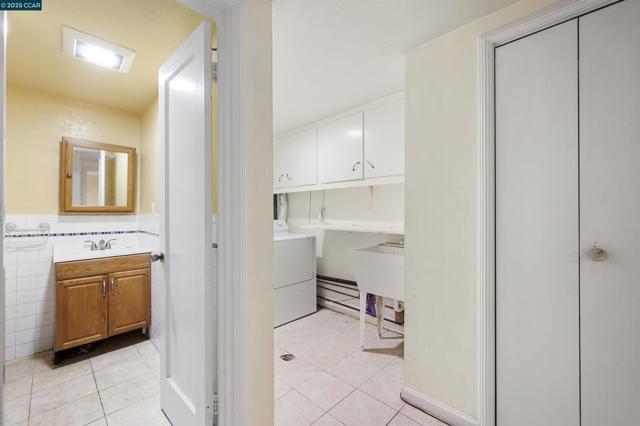10536 Sheldon St, Oakland CA: https://media.crmls.org/mediaz/ec52f106-02ad-4020-8895-0db68b494d95.jpg