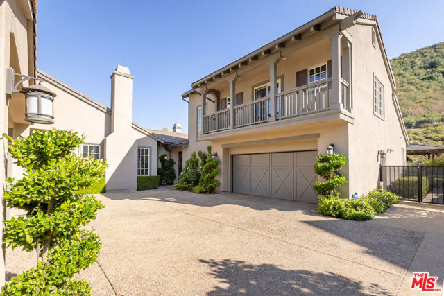 2052 Shadow Creek Drive, Agoura Hills CA: https://media.crmls.org/mediaz/ec53ba2f-5eea-431c-b13c-6dd3c98fb315.jpg
