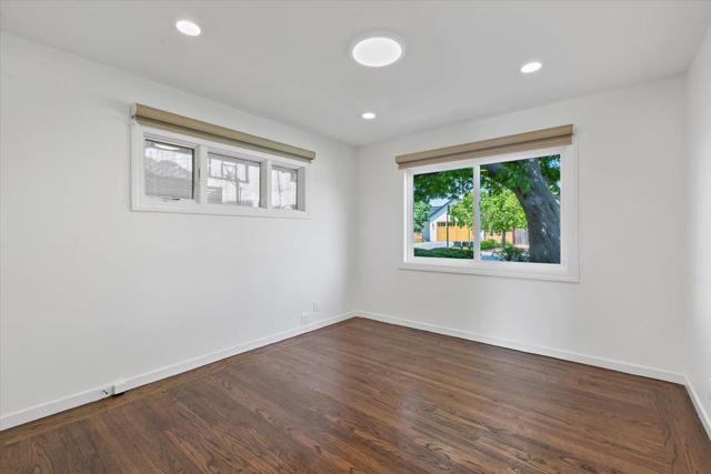 539 Los Ninos Way, Los Altos CA: https://media.crmls.org/mediaz/ec53d098-993f-47f9-9ee9-f173a16ac3d2.jpg