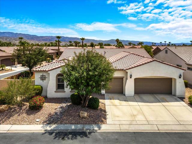 40426 Calle Estela, Indio CA: https://media.crmls.org/mediaz/ec541861-869f-4700-a4e6-341e06990284.jpg
