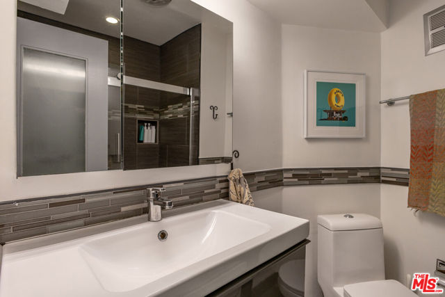 2260 North Cahuenga Boulevard, 306 photo 9