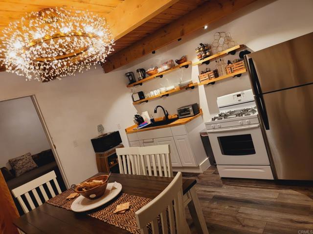 138 Leonard Lane, Sugarloaf CA: https://media.crmls.org/mediaz/ec54f230-f925-4508-8528-da0564efd17f.jpg