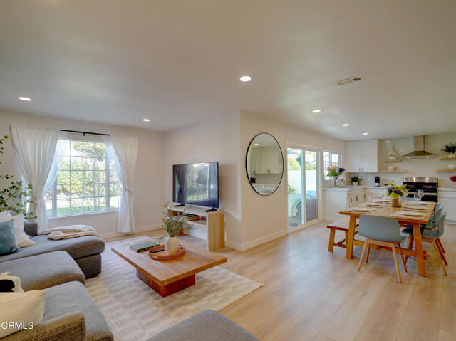 Detail Gallery Image 11 of 37 For 29047 Ironwood Ln, Saugus,  CA 91390 - 3 Beds | 3/1 Baths