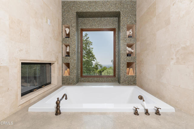 2330 Crystal Lane, Pasadena CA: https://media.crmls.org/mediaz/ec5594f9-d316-45a7-827f-877b85931471.jpg