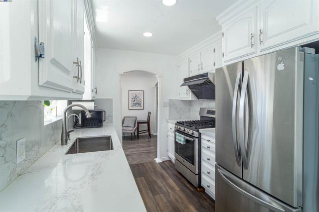 37621 Glenmoor Dr, Fremont CA: https://media.crmls.org/mediaz/ec55a369-c8e6-4e82-b9e1-5dcf3cd2de52.jpg