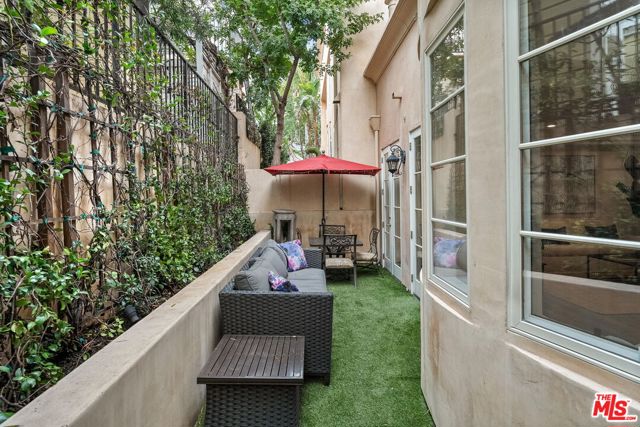 1311 Centinela Avenue, Santa Monica CA: https://media.crmls.org/mediaz/ec55e3d0-39a6-4d00-a20f-1217e8ec4f8d.jpg