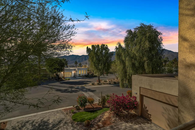 4315 Vantage Lane, Palm Springs CA: https://media.crmls.org/mediaz/ec5619b6-4b22-4c68-b7b5-fe2769b34eb4.jpg