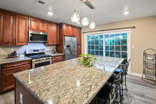 750 Mission Ave, Chula Vista CA: https://media.crmls.org/mediaz/ec5657f1-0306-4763-a1ac-59643b0cb289.jpg