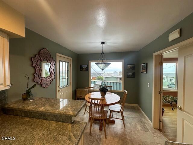 Detail Gallery Image 5 of 27 For 2295 Hillcrest Dr, Ventura,  CA 93001 - 2 Beds | 2 Baths