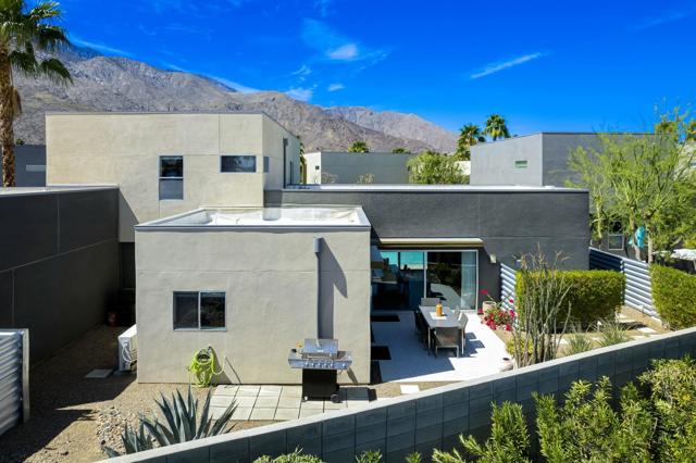 428 Chelsea Drive, Palm Springs CA: https://media.crmls.org/mediaz/ec567a0f-d0b7-49ed-89a5-8de6be1ef429.jpg