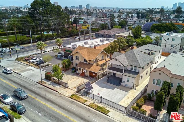 1612 Arlington Avenue, Los Angeles CA: https://media.crmls.org/mediaz/ec56b58a-28af-42fe-9837-84a59a4fd349.jpg