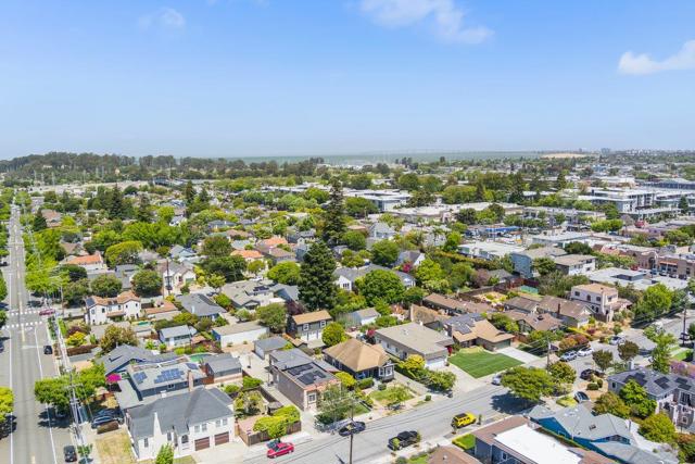28 Clarendon Road, Burlingame CA: https://media.crmls.org/mediaz/ec57093c-7d1f-46d7-a8c5-d636dc7581c9.jpg
