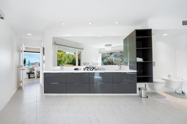 3295 Tiger Tail Lane, Palm Springs CA: https://media.crmls.org/mediaz/ec574ec4-abcf-4e71-877a-56badfd3499c.jpg