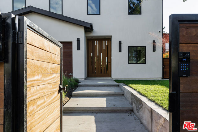 3076 Glenhurst Avenue, Los Angeles CA: https://media.crmls.org/mediaz/ec57b327-dd2e-4741-9889-8a22e0f97b33.jpg