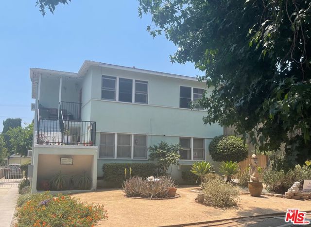 4426 Finley Avenue, Los Angeles CA: https://media.crmls.org/mediaz/ec57cb90-084d-40d6-bedd-31ff00115d47.jpg