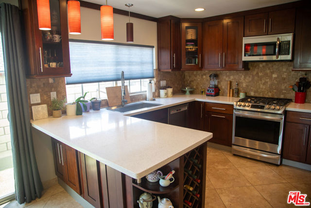 12818 Neon Way, Granada Hills CA: https://media.crmls.org/mediaz/ec58afbe-1e10-4369-976b-48c8be779467.jpg
