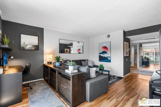 400 N Sunrise Way, Palm Springs CA: https://media.crmls.org/mediaz/ec58c60c-5ed6-49b7-b5ea-44d2ac71f6bb.jpg