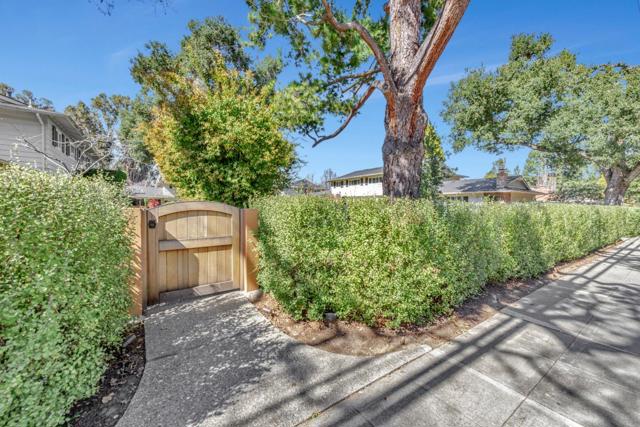 208 Ravenswood Avenue, Menlo Park CA: https://media.crmls.org/mediaz/ec58f856-3749-4fad-a06b-eb0ee0efa04b.jpg