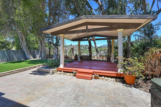 9574 Paseo Montril, San Diego CA: https://media.crmls.org/mediaz/ec5946af-7e4f-4015-8e85-d9d4e4a51572.jpg