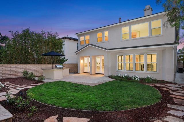 4772 Sunset Heights Ct, San Diego CA: https://media.crmls.org/mediaz/ec595948-3d07-43eb-beca-3531a4ae5d6e.jpg