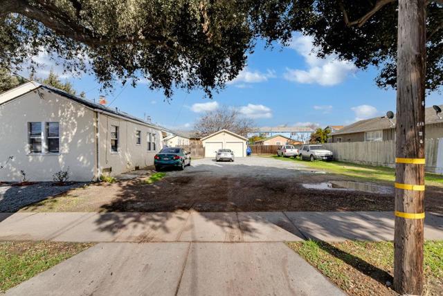 427 Ellis Street, King City CA: https://media.crmls.org/mediaz/ec59a76a-ebe0-44a3-bc7d-0a183cd10ac3.jpg